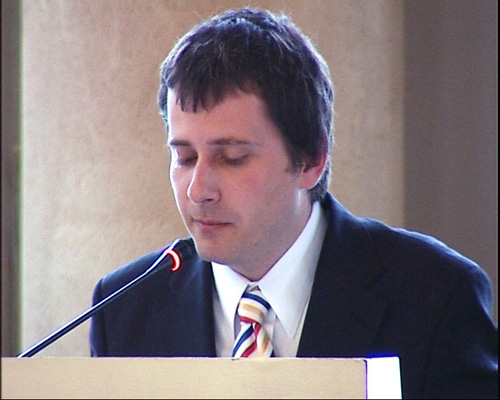 Foto: predseda Správnej rady ÚPN Ivan Petranský pri prezentácii poznatkov k manifestácii.
